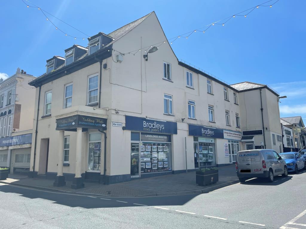 Lot: 86 - FREEHOLD INVESTMENT IN TOWN CENTRE LOCATION -